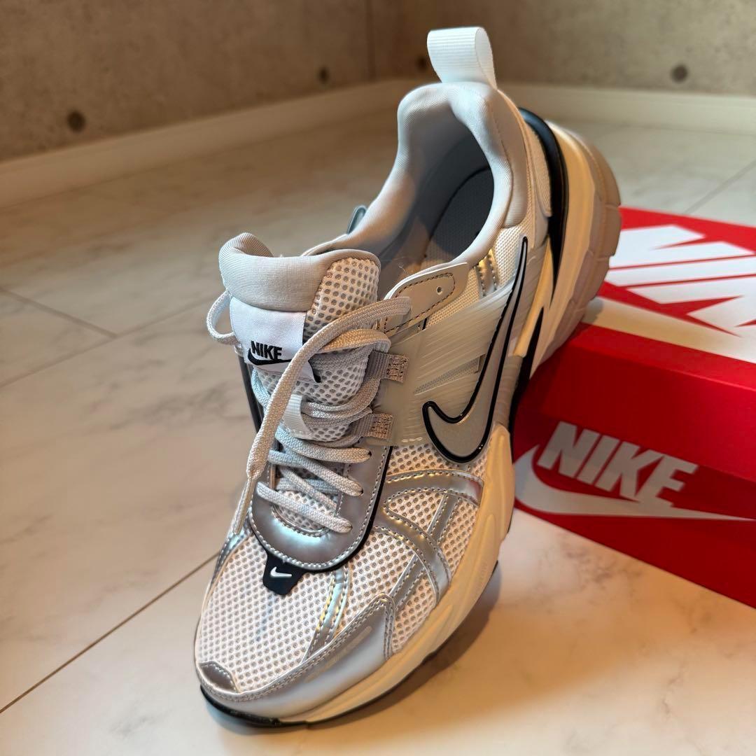nike v2k run シルバー　27.5 ほぼ未使用 新品 NIKE V2K RUNシルバー スニーカー 27.5cm - メルカリ