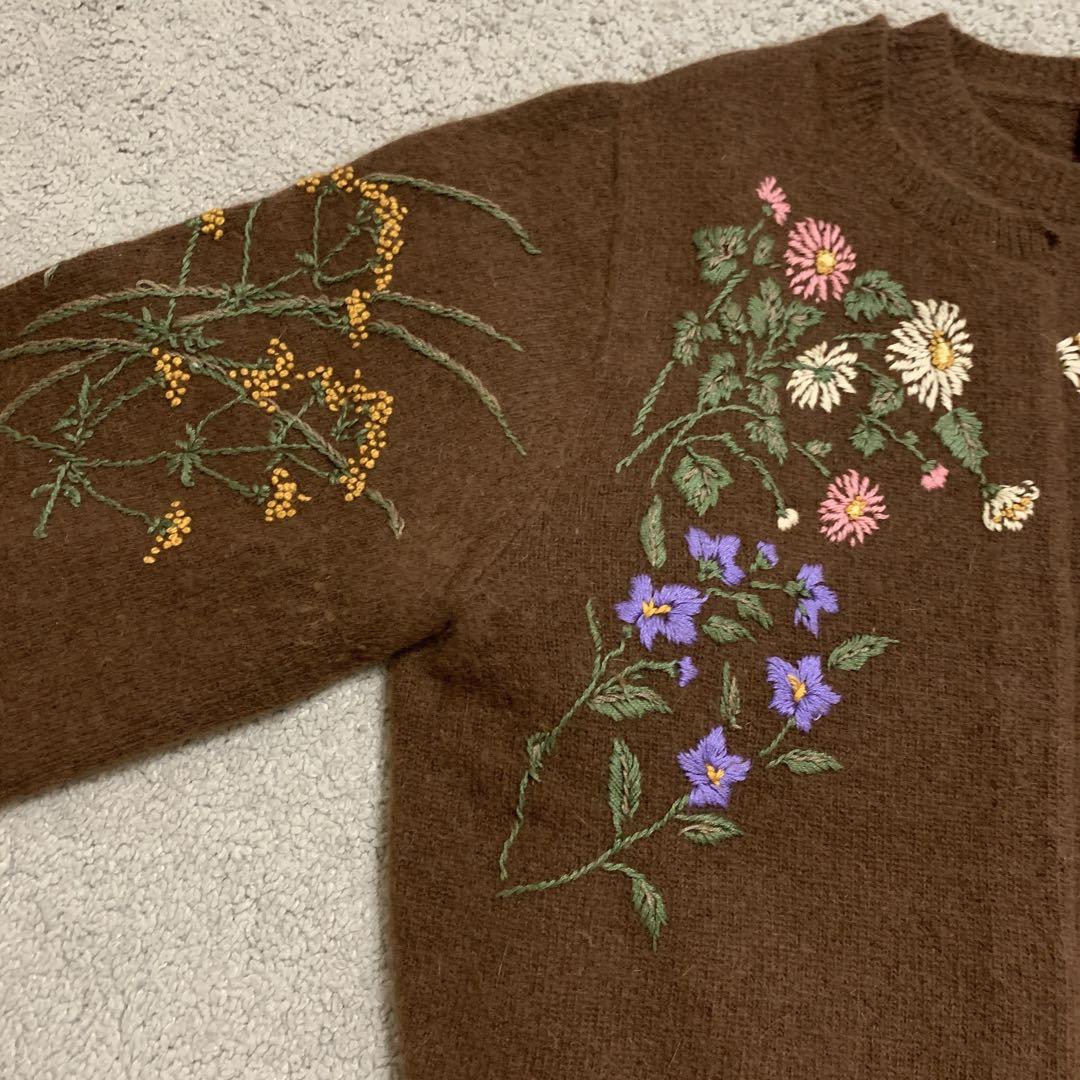 ケイタマルヤマ　花柄刺繍ツインニット