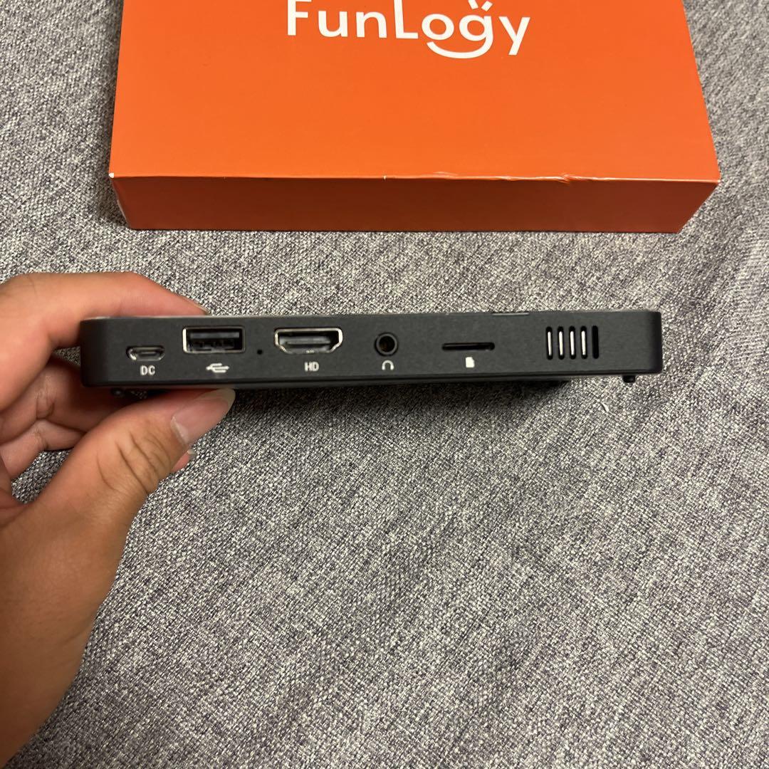 FunLogy 薄型プロジェクター 本体