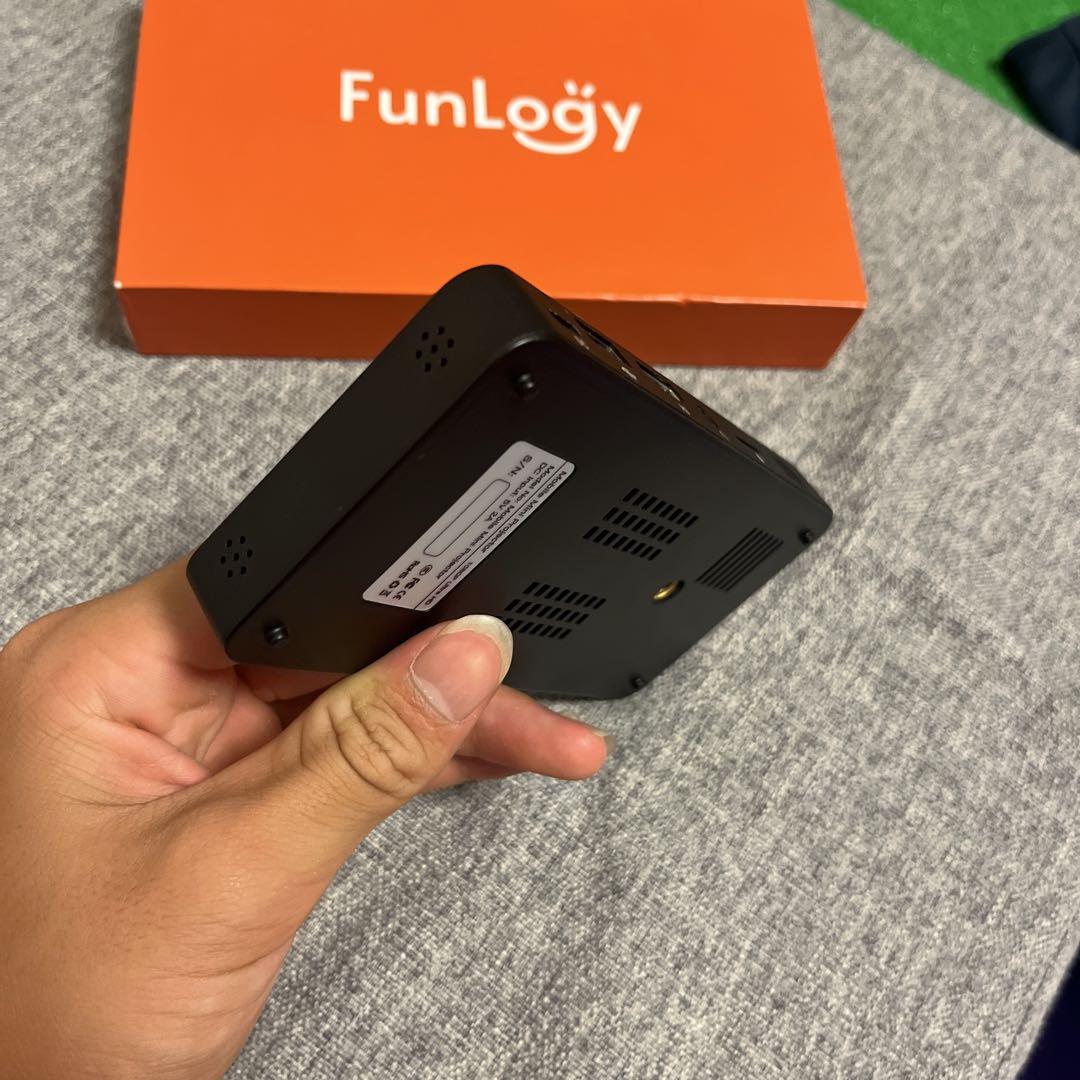 FunLogy 薄型プロジェクター 本体