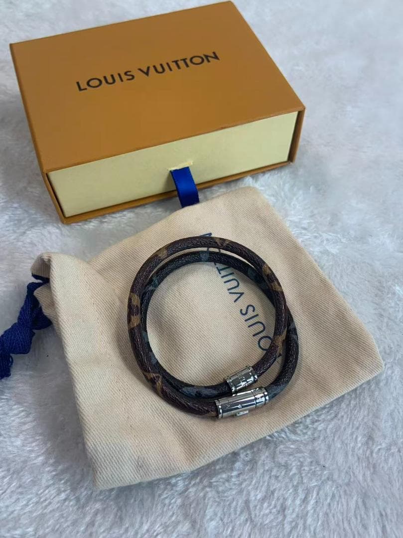 Louis Vuitton モノグラムレザーブレスレット
