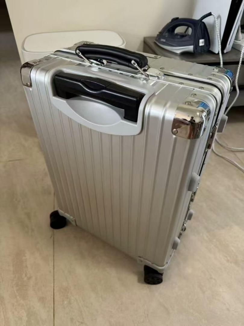 美品 RIMOWA CLASSIC CABIN クラシックキャビン 4輪