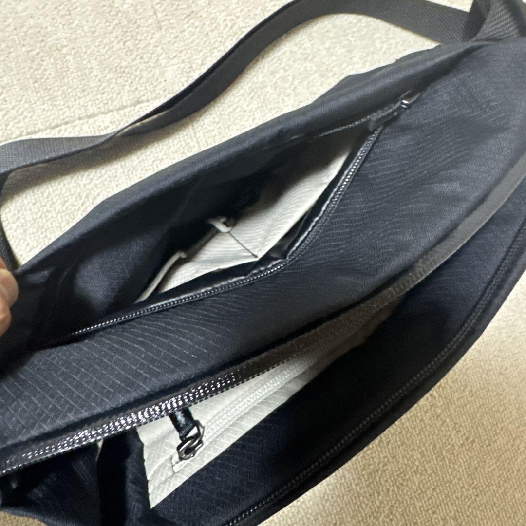 bellroy ボディバッグ 黒