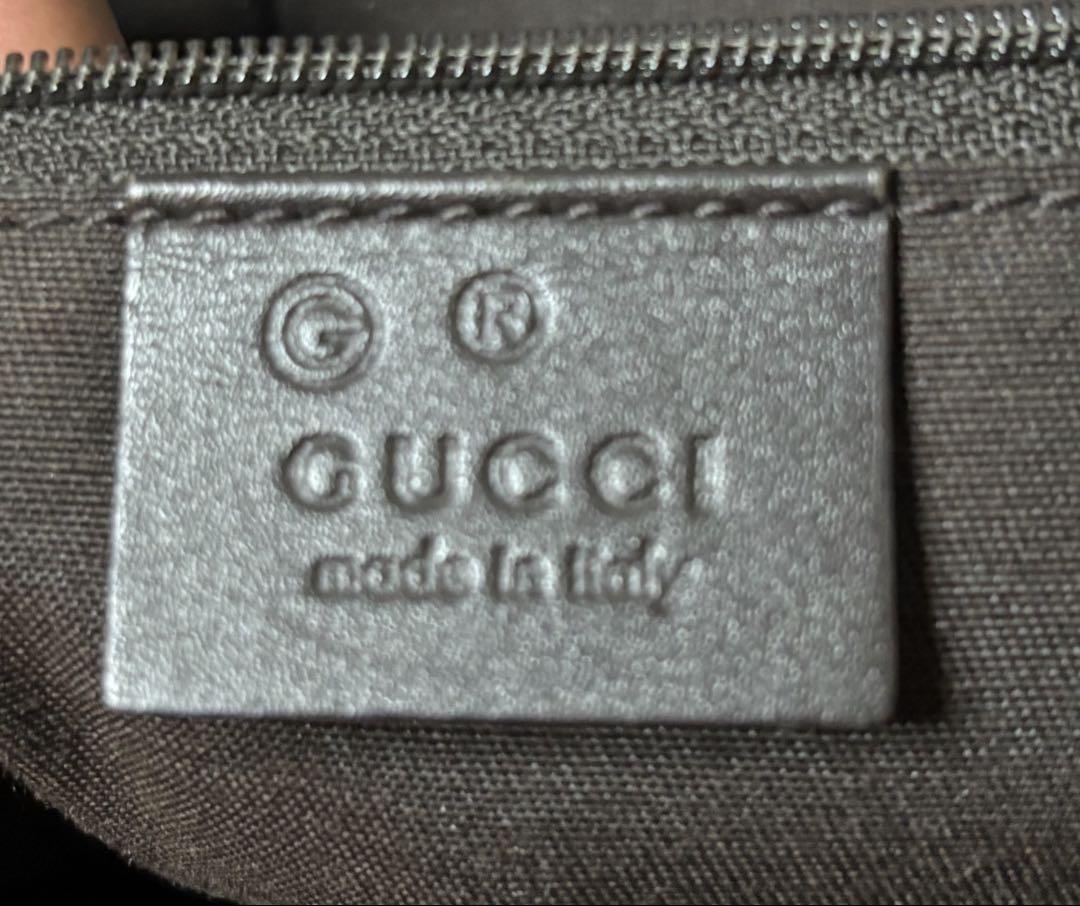 Gucci ハート型チャーム付きハンドバッグ