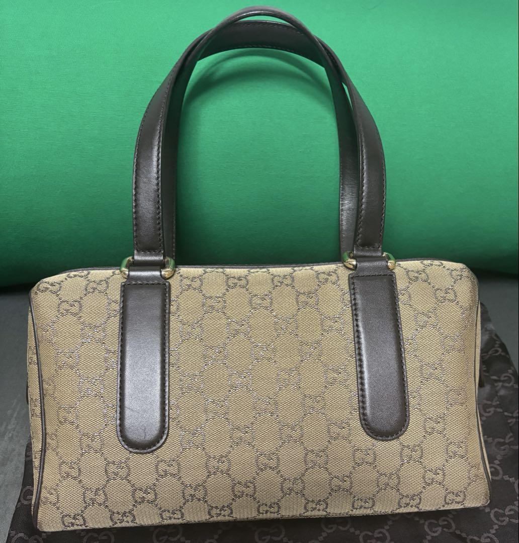 Gucci ハート型チャーム付きハンドバッグ