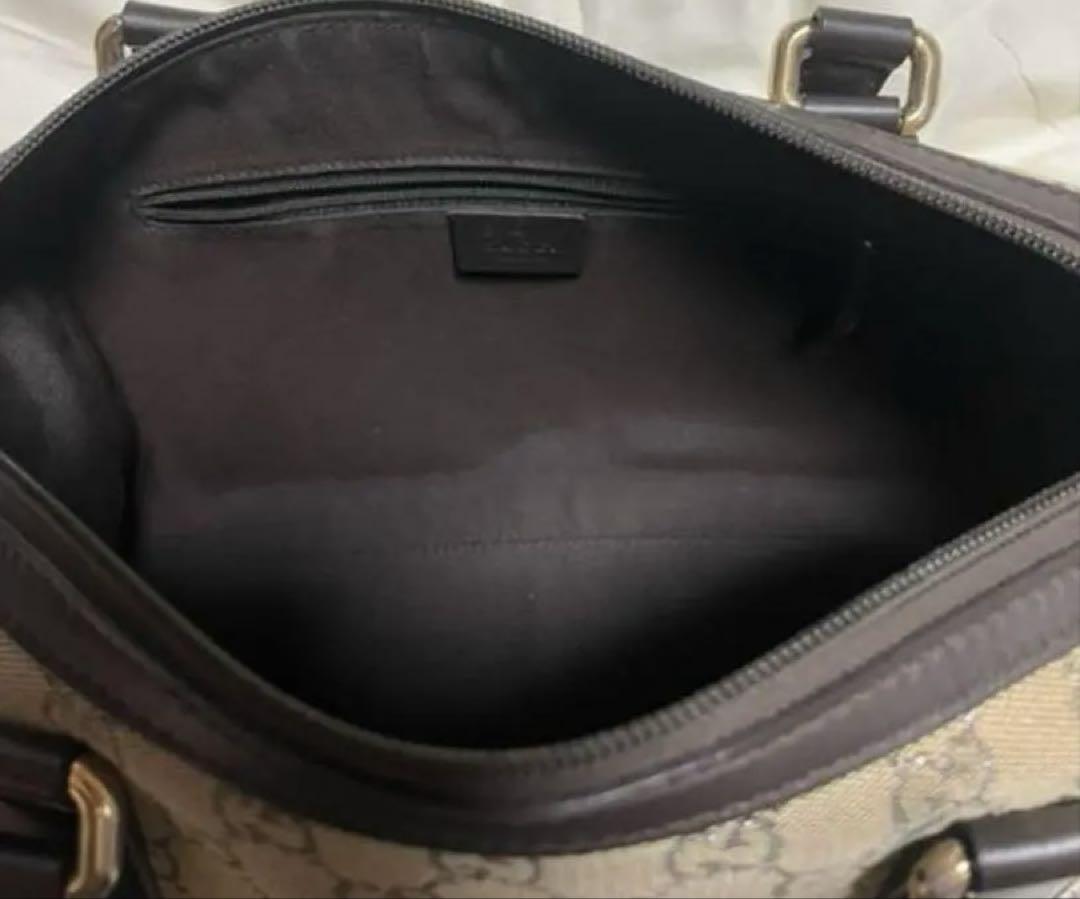 Gucci ハート型チャーム付きハンドバッグ