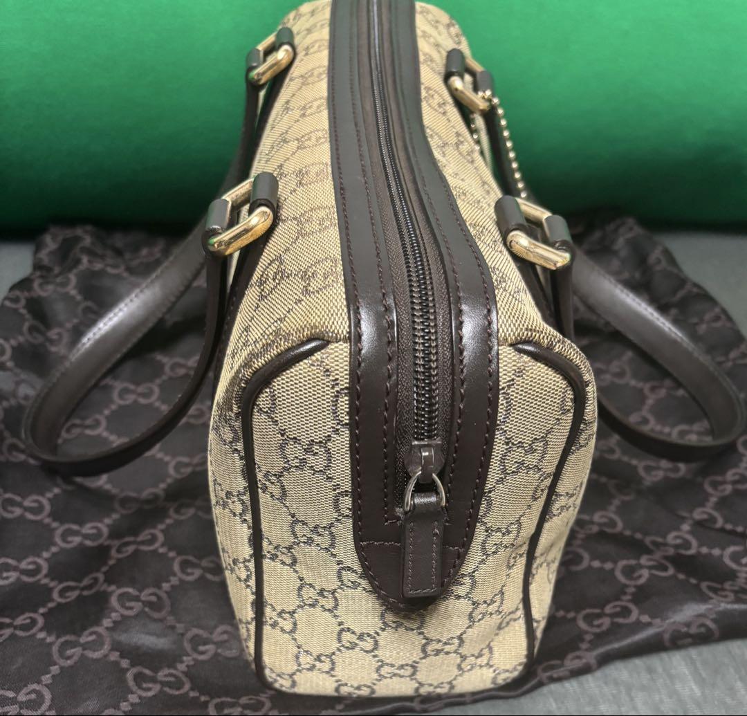 Gucci ハート型チャーム付きハンドバッグ