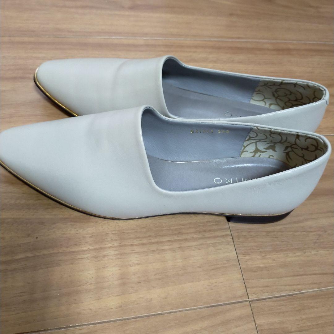 【値下げしました】卑弥呼　ソフトレザーフラットパンプス