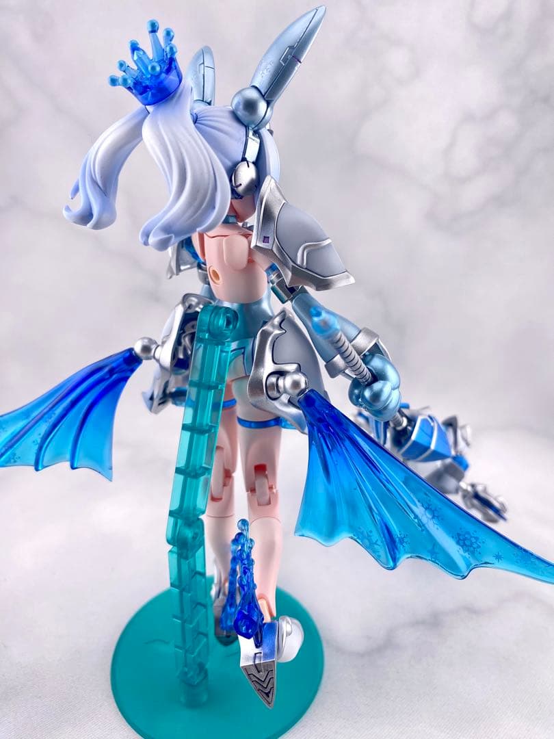 メガミデバイス PUNI☆MOFU 雪トゥ デカポディアフォーム 塗装完成品