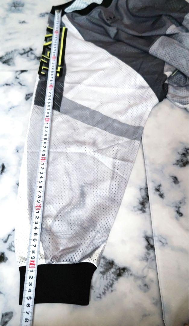 新品アディダスグラフィックウェア 大きいサイズ3XL　ユニセックススケボーウェア