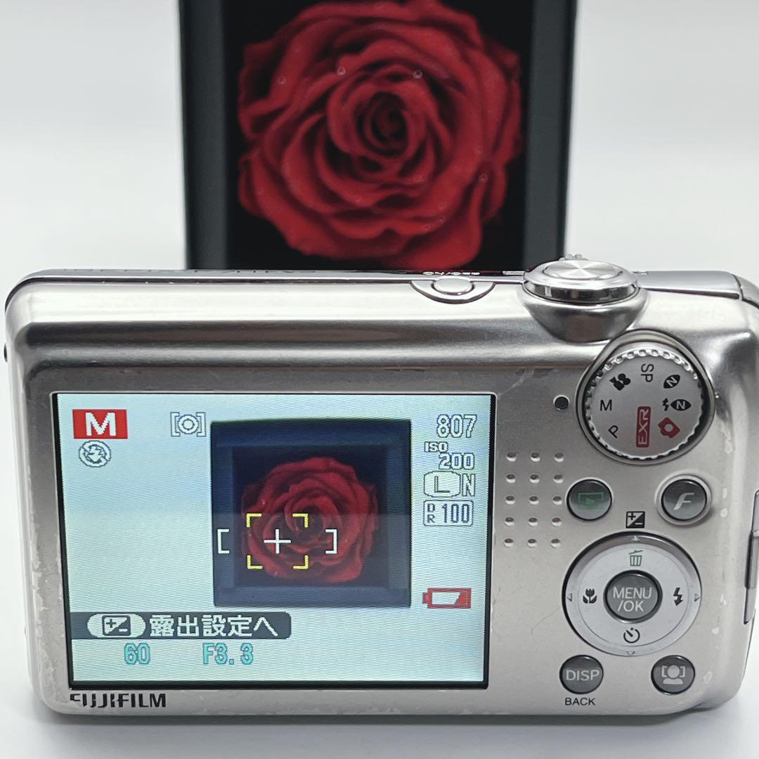FUJIFILM FINEPIX F70EXR コンデジ シルバー