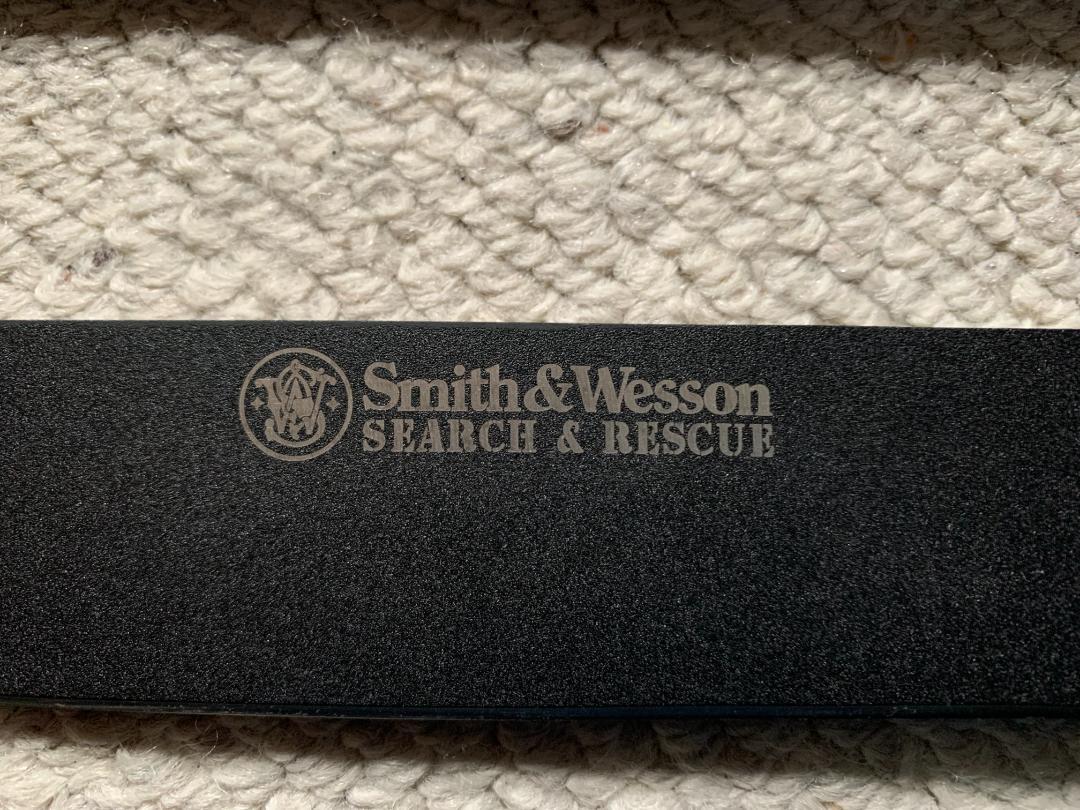 Smith-Wesson サバイバルナイフ
