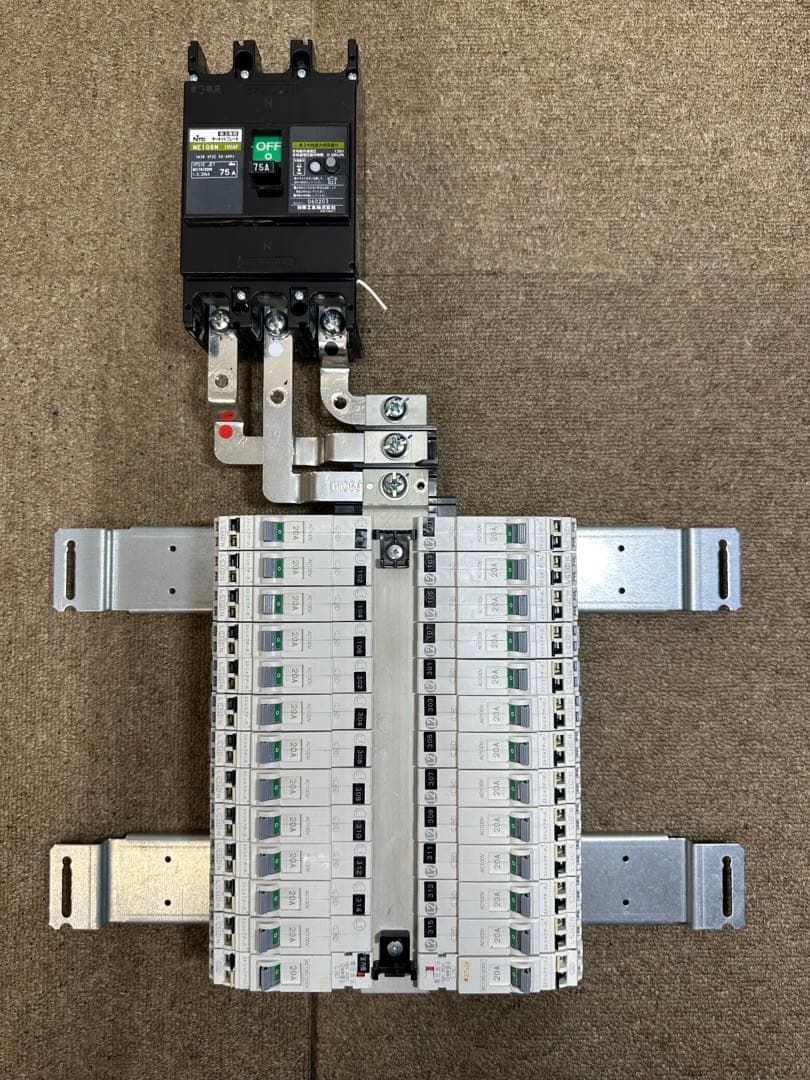 日東工業 分電盤 漏電遮断器75A 安全ブレーカー26回路