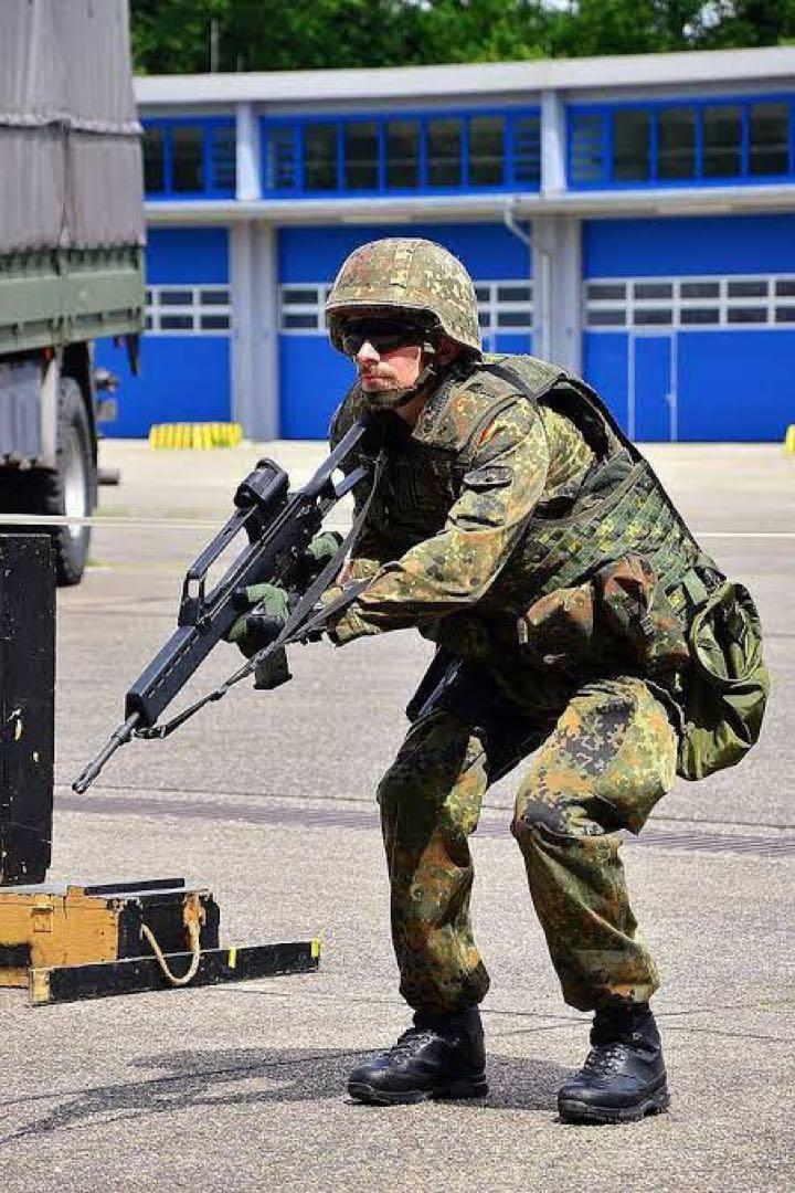 ドイツ連邦軍 ウクライナ軍 M826ヘルメット Lサイズ 憲兵用