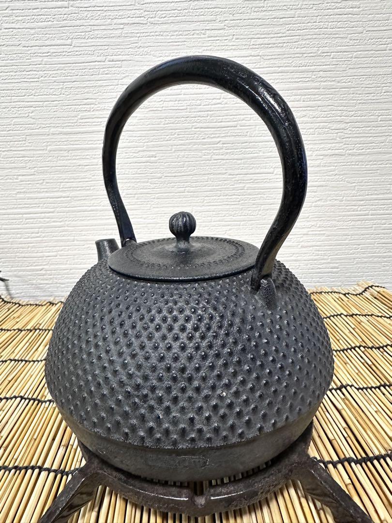 未使用品　南部池永造　丸形 １２型　万葉アラレ　南部鉄瓶　南部鉄器　鉄瓶