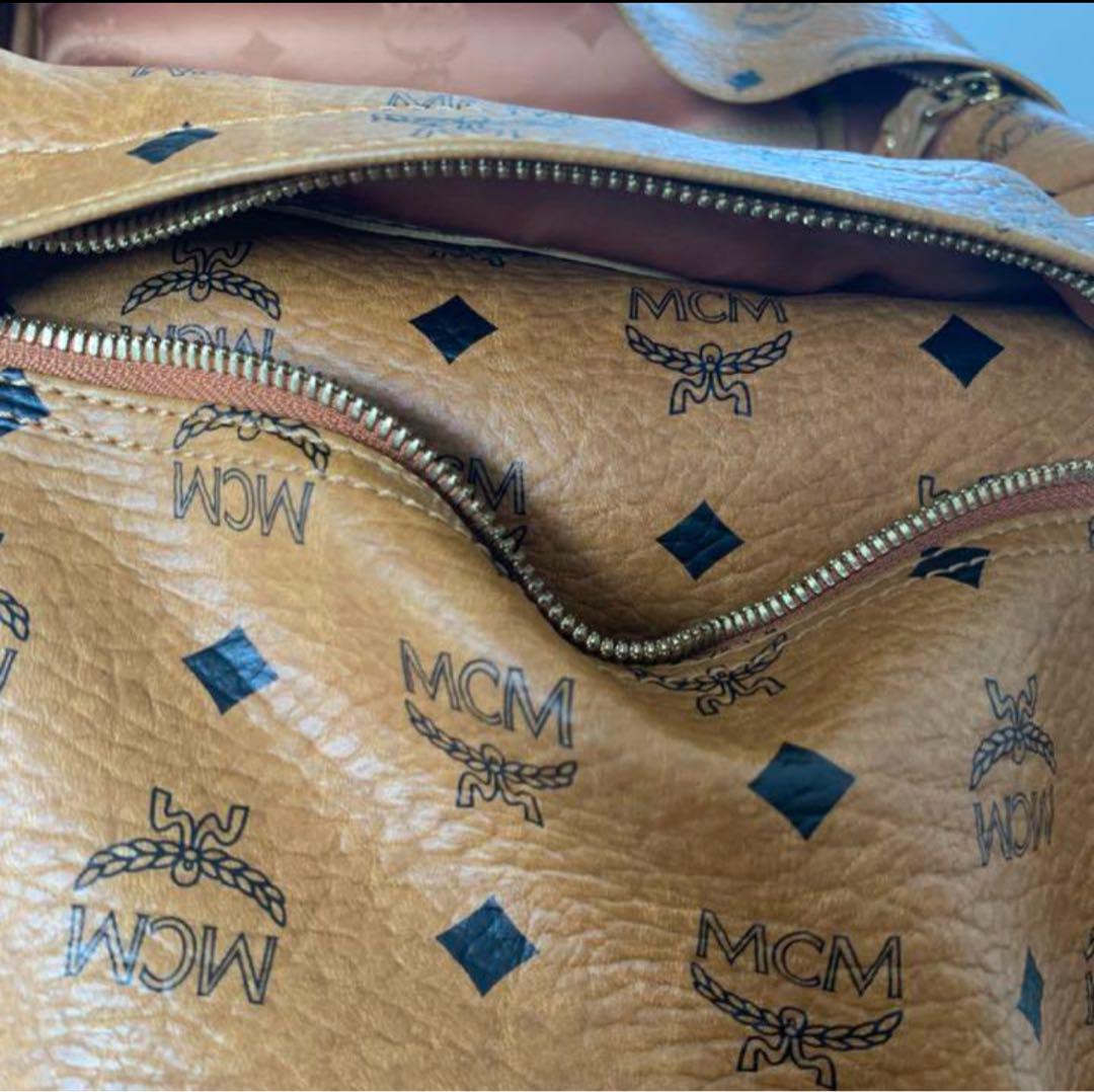 MCM スタッズ付きブラウンリュック
