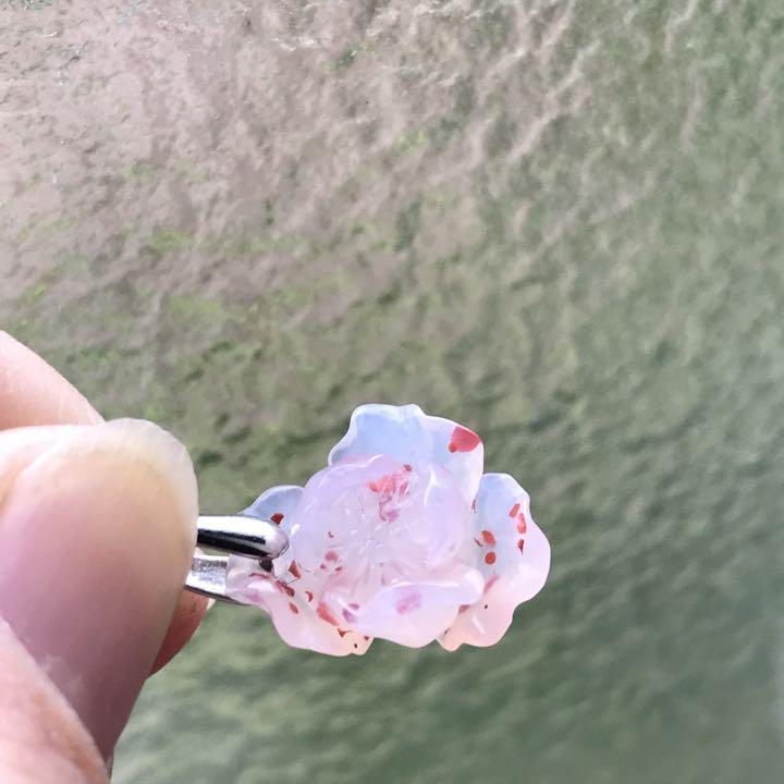 ゴビ石−1011 ゴビ瑪瑙　水玉模様　花　彫刻