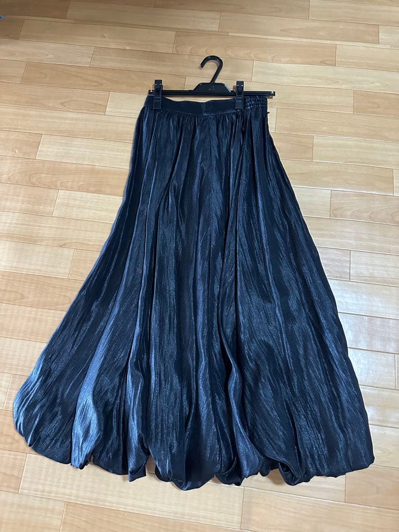 サテンバルーンスカート