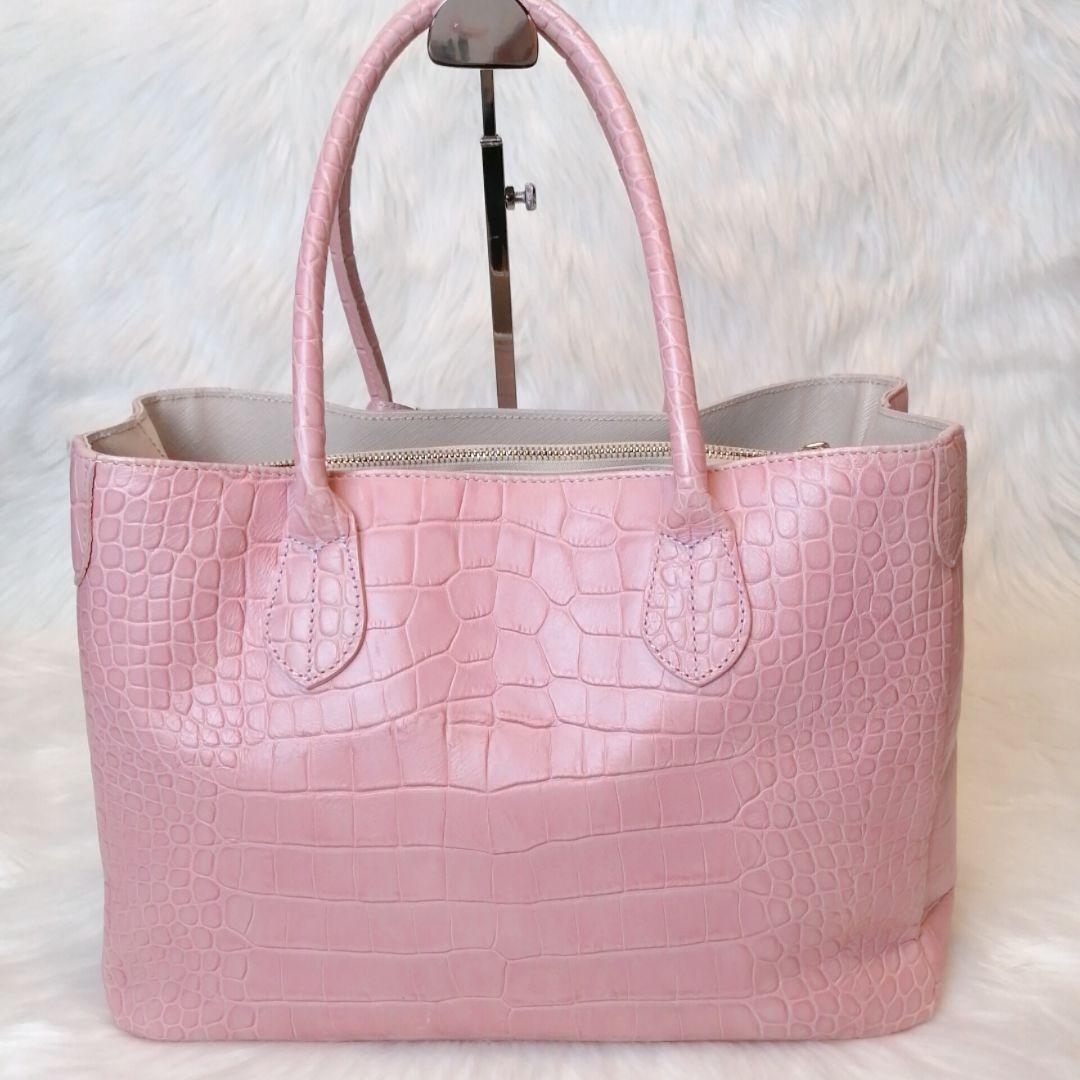 有名な高級ブランド 【美品】A.D.M.J A4トート 本革 クロコ 公式商品 【美品】A.D.M.J A4トート レザー クロコ型押し ブラック×ピンク 通勤 ハンドバッグ