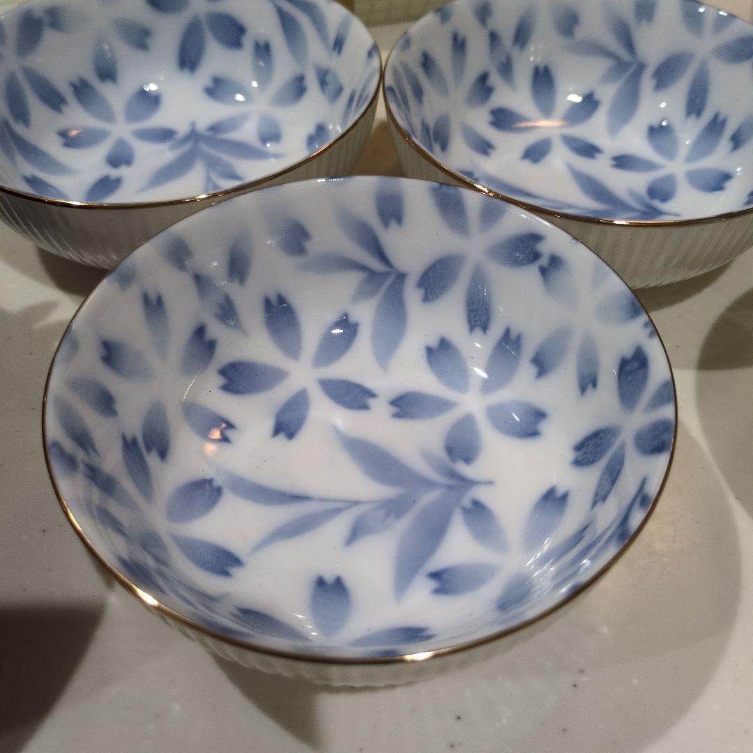 青と白の花柄陶器ボウル 5個セット - メルカリ