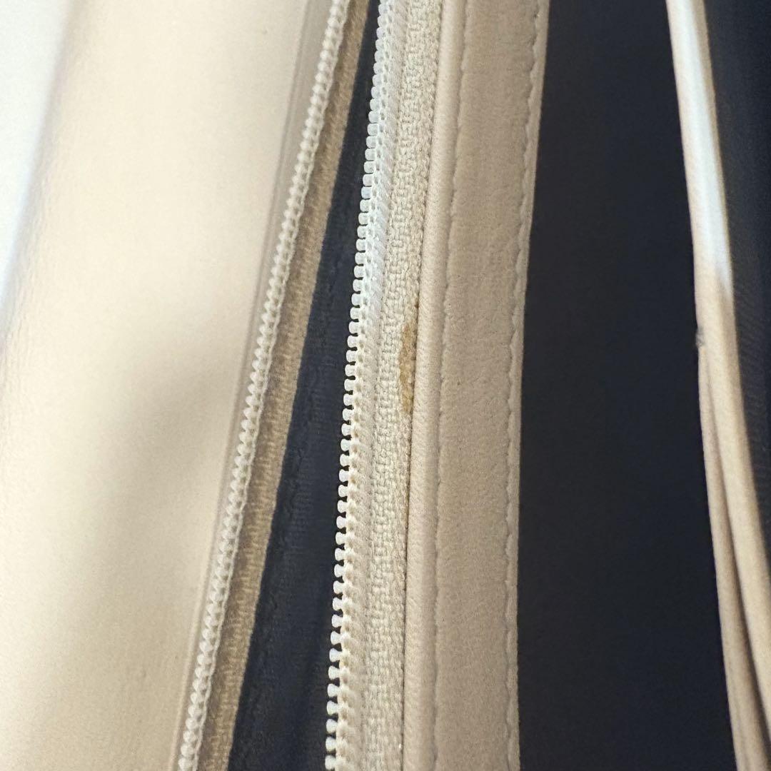 GUCCI ベージュ 長財布 ハート型ロゴ