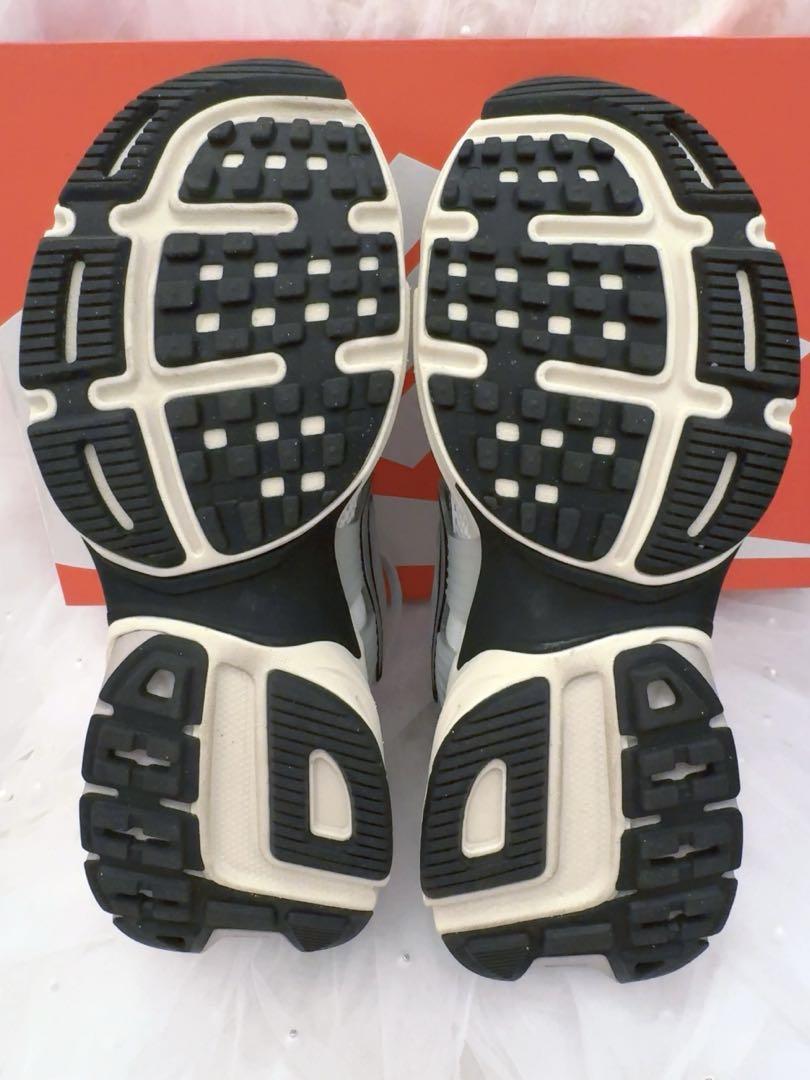 ♥美品♥正規品♥ NIKE /ナイキV2K RUN/スニーカー/24.5cm
