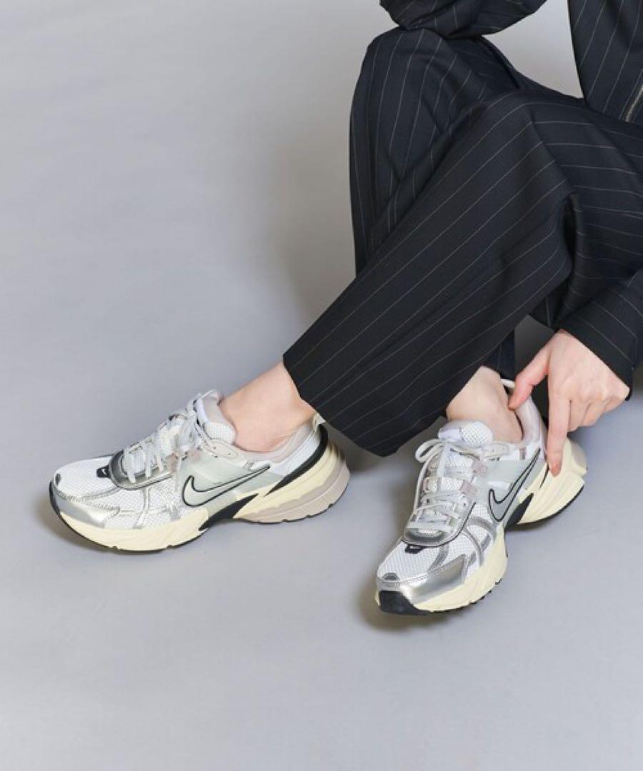♥美品♥正規品♥ NIKE /ナイキV2K RUN/スニーカー/24.5cm