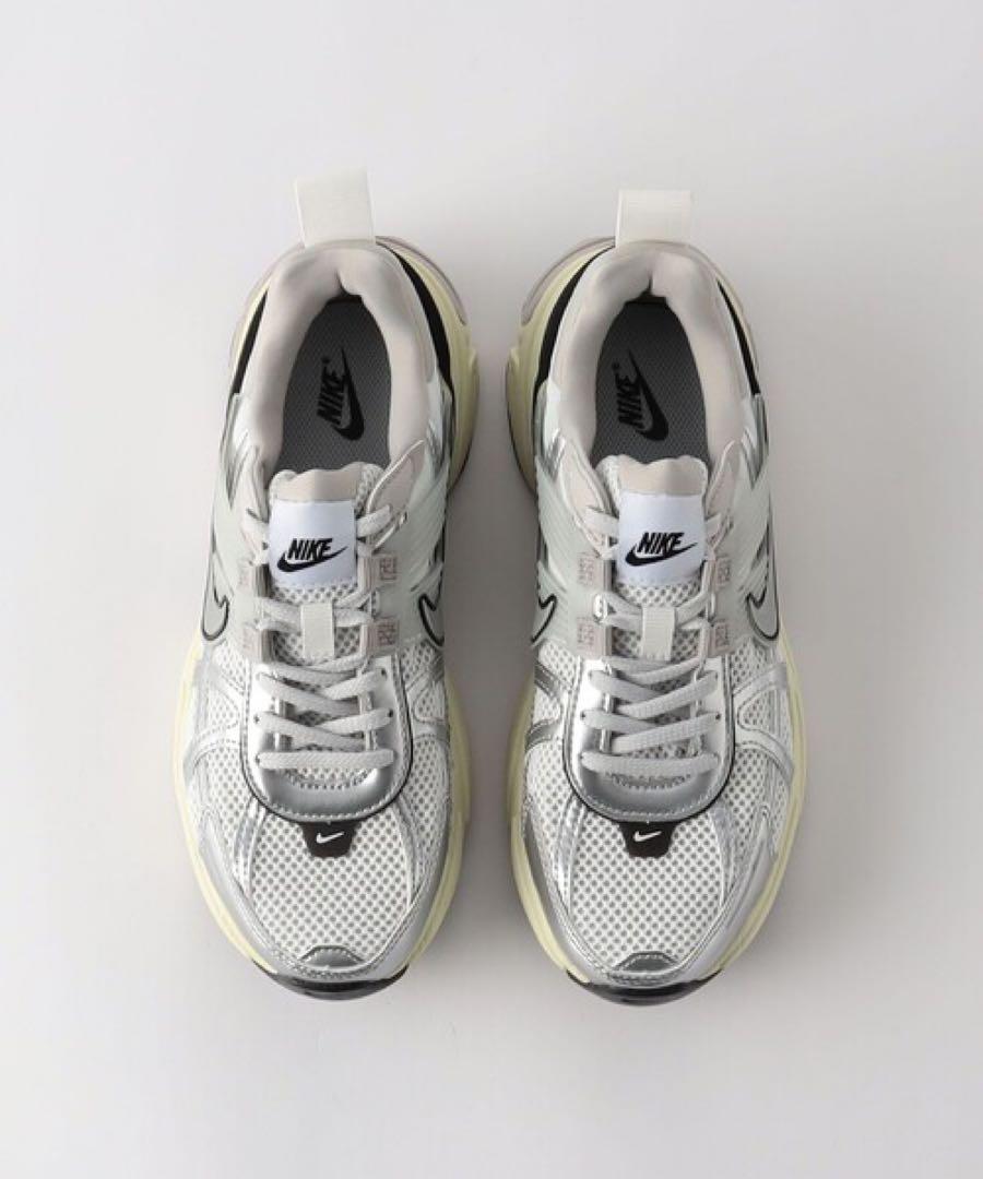 ♥美品♥正規品♥ NIKE /ナイキV2K RUN/スニーカー/24.5cm