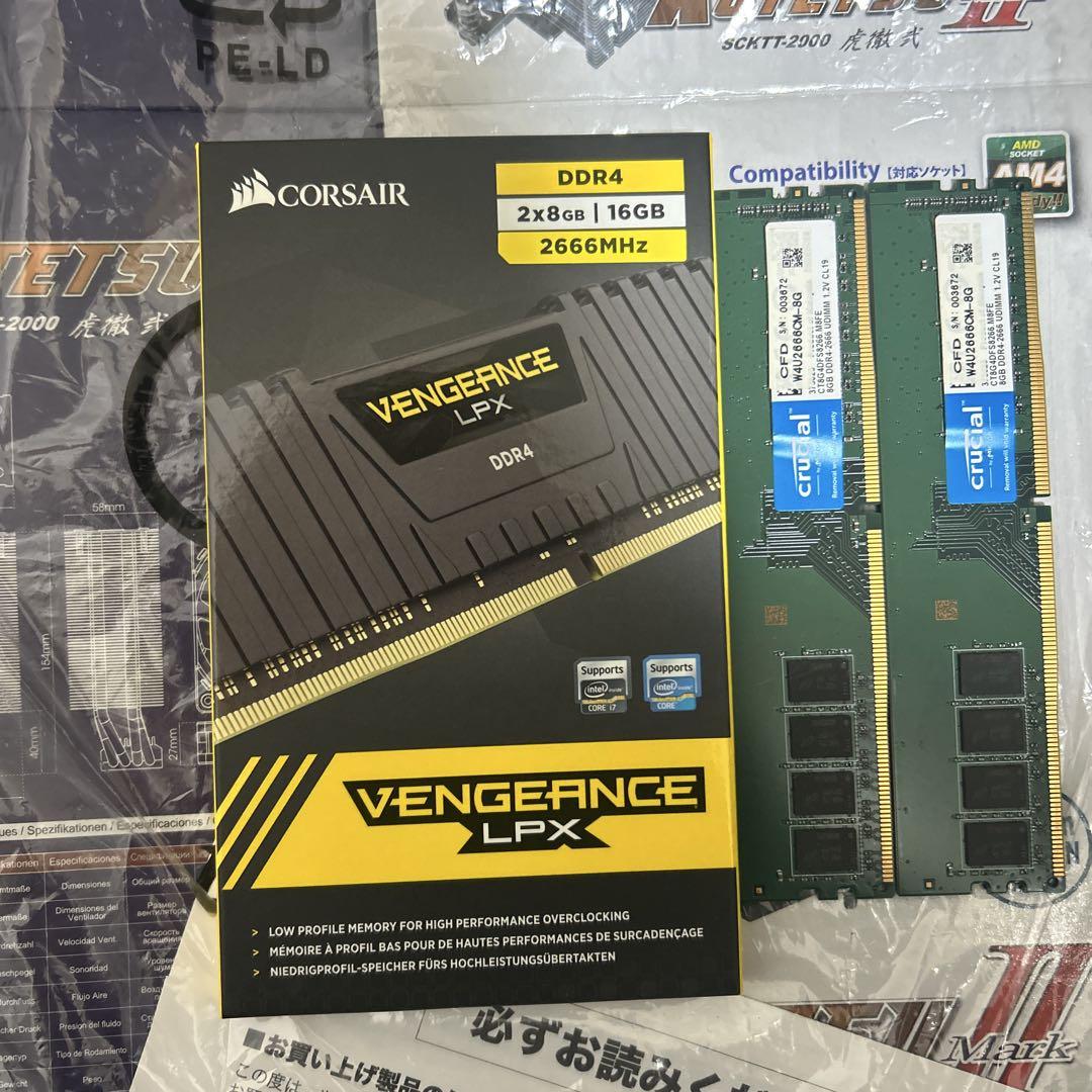 CORSAIR DDR4 16GB + crucial 16GB