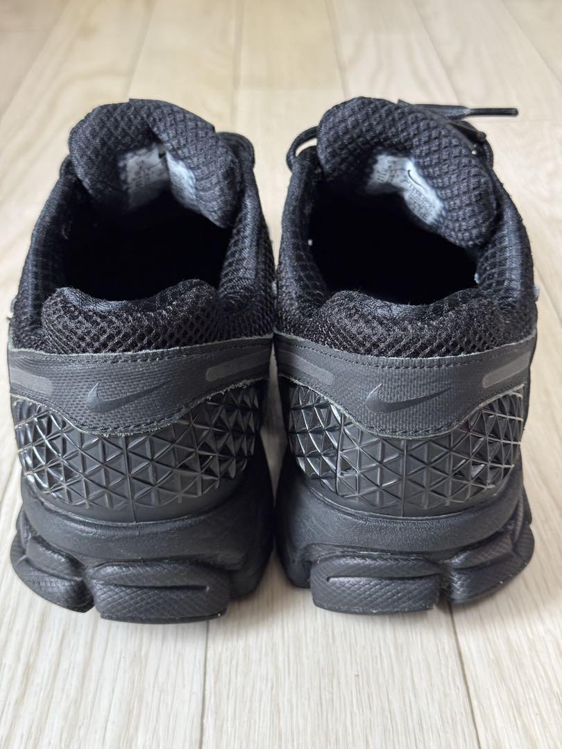 靴 NIKE ZOOM VOMERO 5