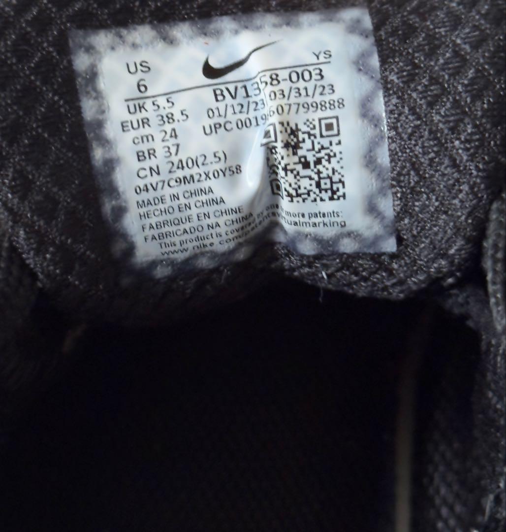 靴 NIKE ZOOM VOMERO 5