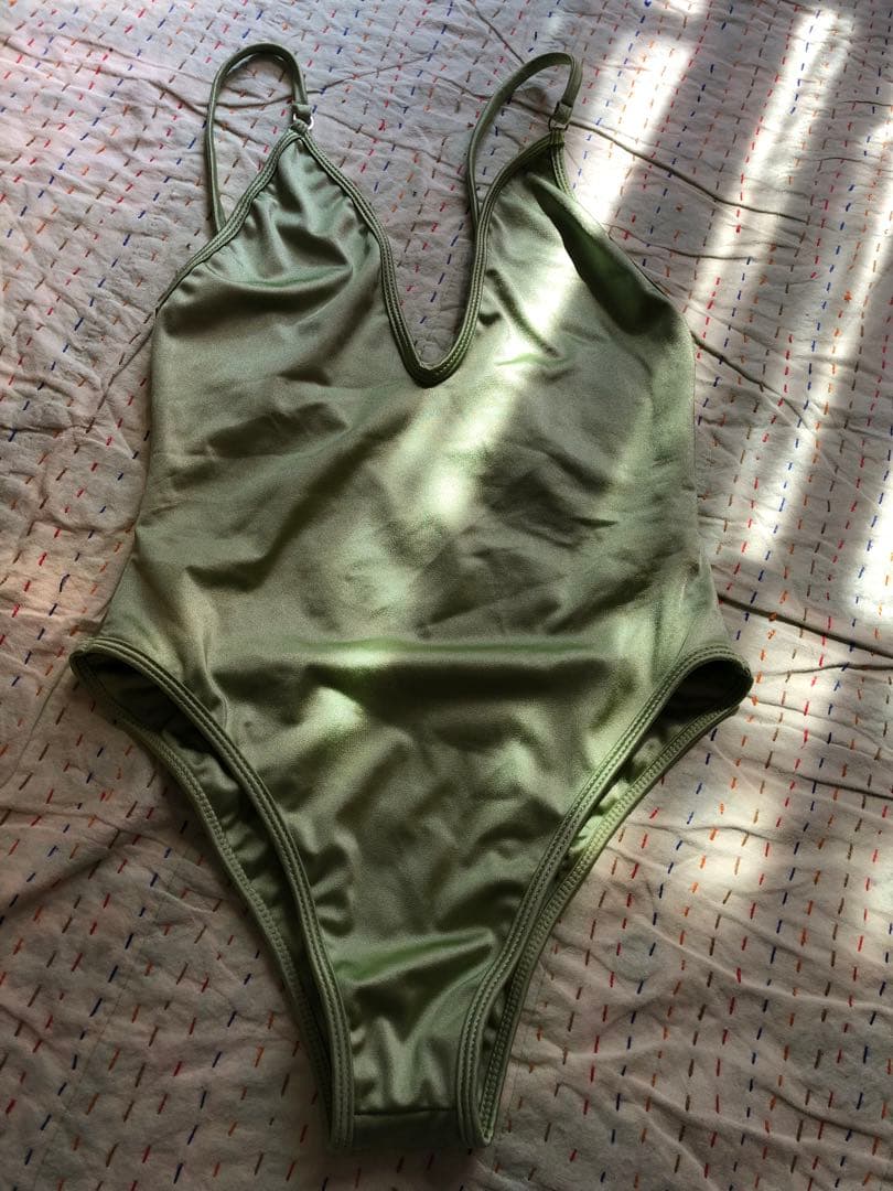 ライムグリーン Vネック ワンピース水着 gooseberry swim ライムグリーン Vネック ワンピース水着 gooseberry swim