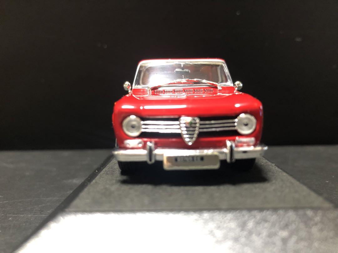 1/43 アルファロメオ　ジュリア　1970 レッド