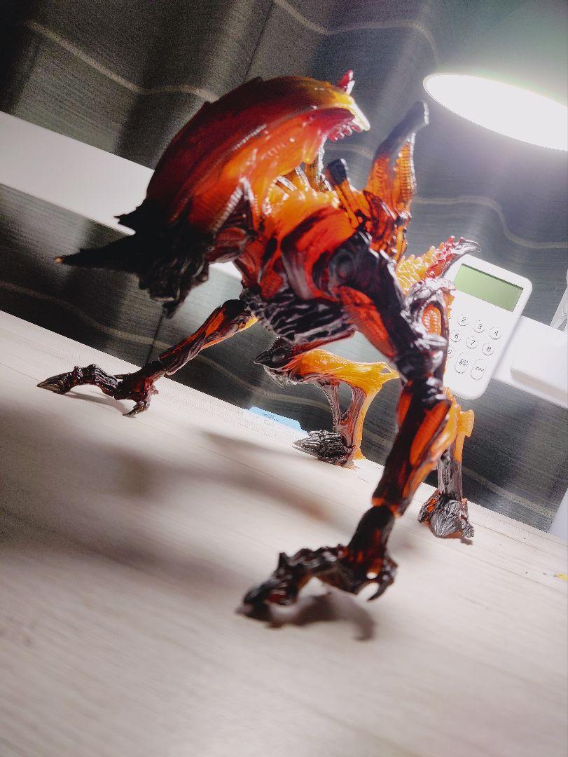 ライノ・エイリアン  ネカ