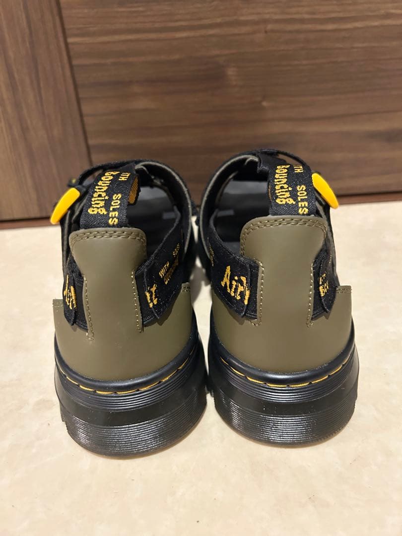 【安心の正規品】 ドクターマーチン 24センチ PEARSON マルチストラップサンダル ほぼ24cm・Dr.Martens 品質保証、最安値に挑戦!