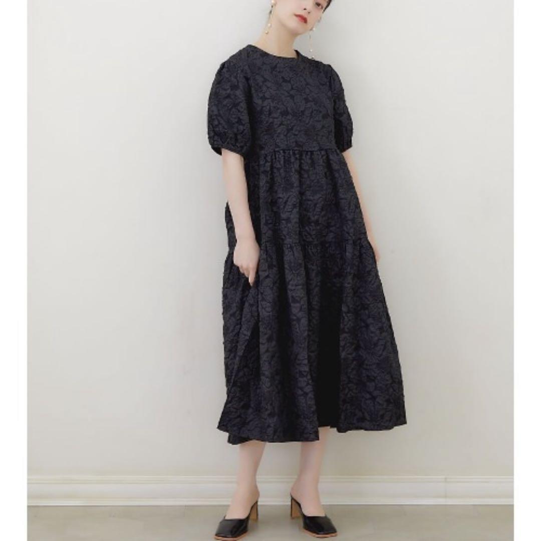 【完売品】Ayla フラワーエンボスドレス 黒 オケージョン 結婚式 袖口ゴム