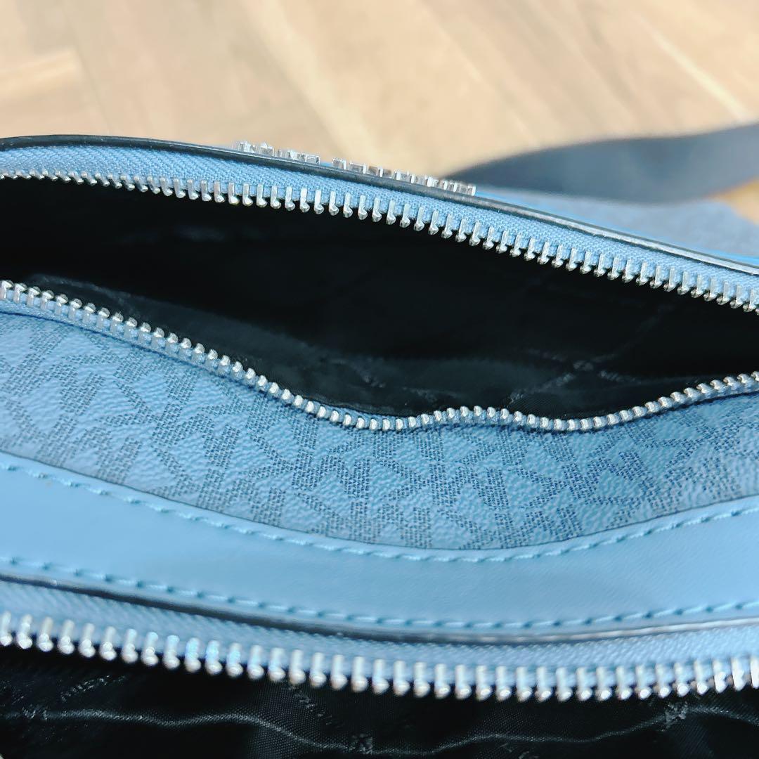 マイケルコース　ユーティリティ クロスボディ MKシグネチャー ブルー