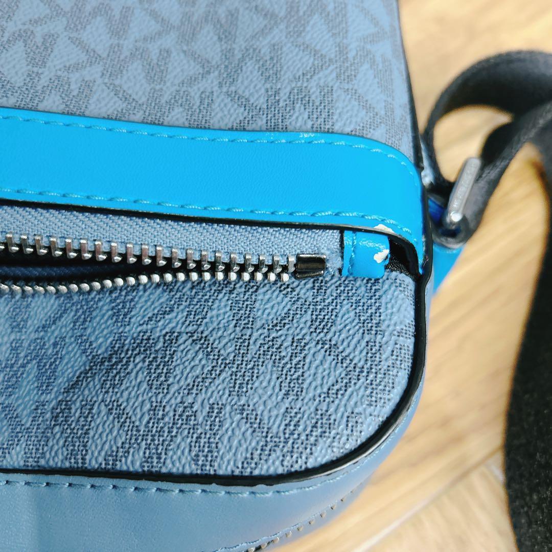 マイケルコース　ユーティリティ クロスボディ MKシグネチャー ブルー