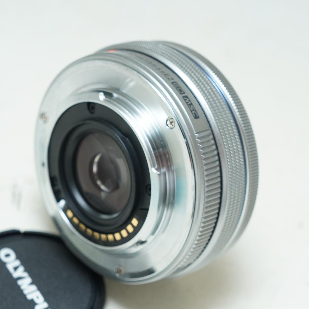 カバー付★動画でも大満足★オリンパス14-42mm EZ パンケーキ　シルバー ☆動画でも大満足☆オリンパス14-42mm EZ パンケーキ シルバー