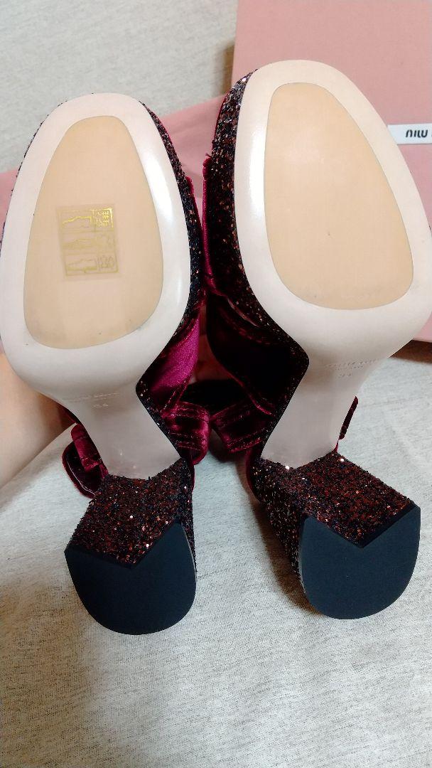 セール100%新品 miu 厚底ベロアサンダル xiuzX-m55115299081 miu 全国無料新作