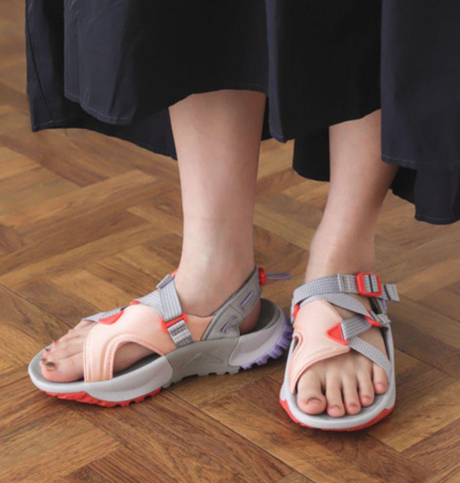 美品★NIKE ONEONTA SANDAL グレー/ピンク★24.5★現行商品