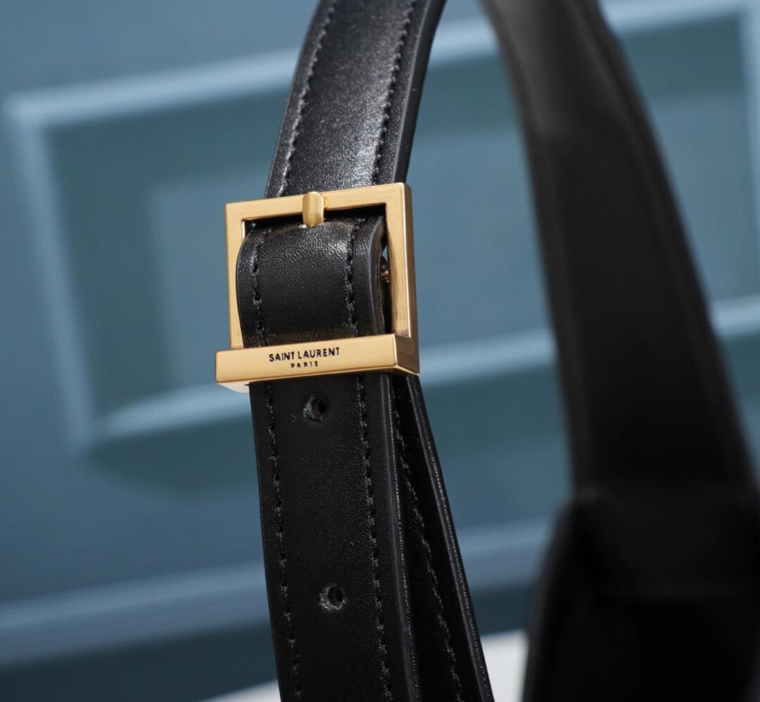 SAINT LAURENT『LE 5 A 7 ミニ（スムースレザー）