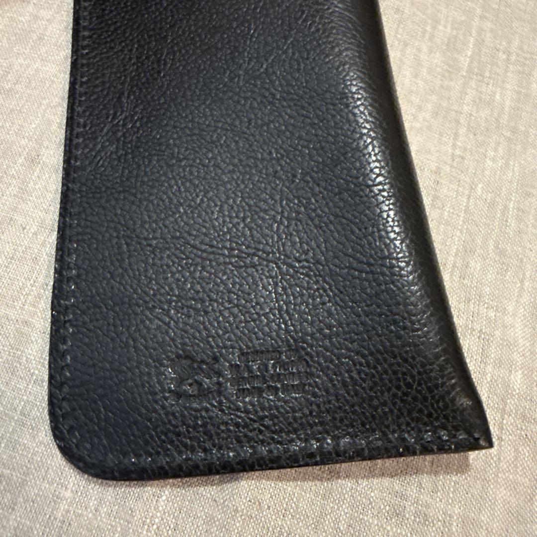 IL BISONTE ブラックレザーケース