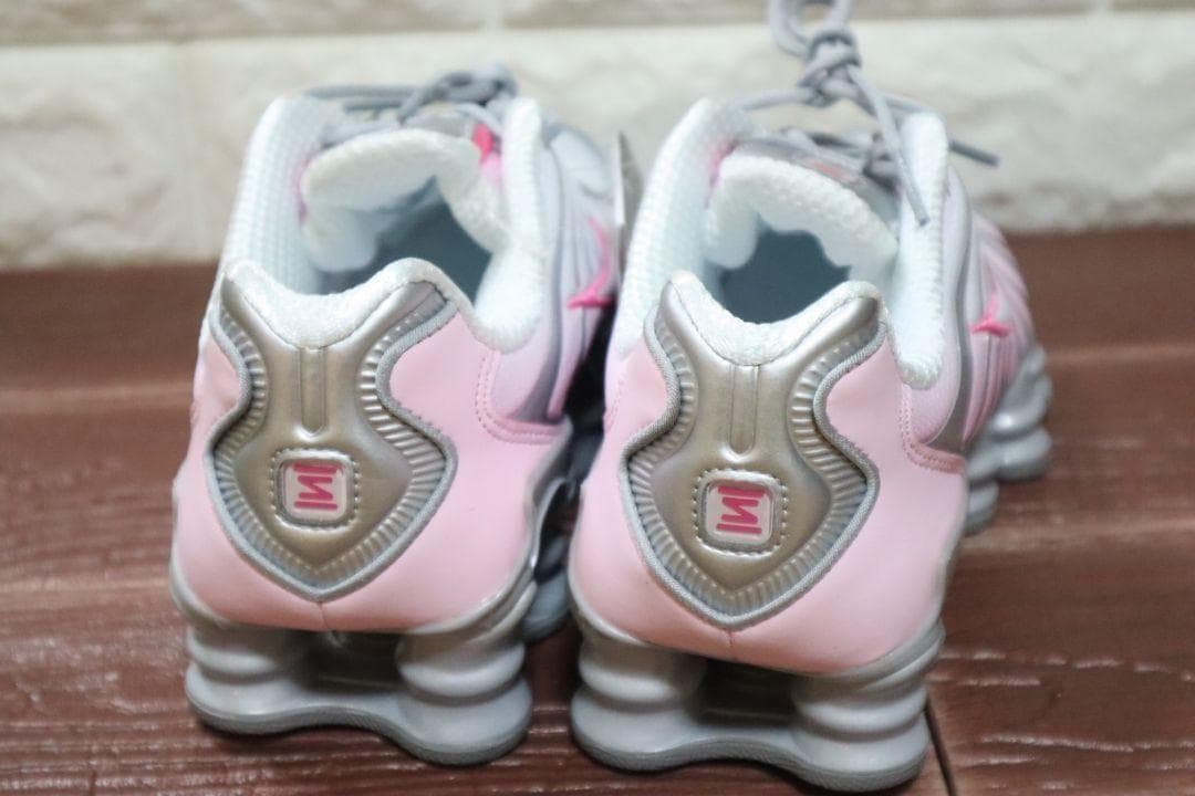 NIKE ウィメンズ ショックス TL メタリック HV2520-001 新品 NIKE ウィメンズ ショックス TL メタリック HV2520-001 新品