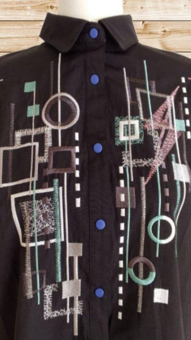 山本寛斎スーパーレディ　シャツ　ブラウス　刺繍デザイン　ブラック　　M