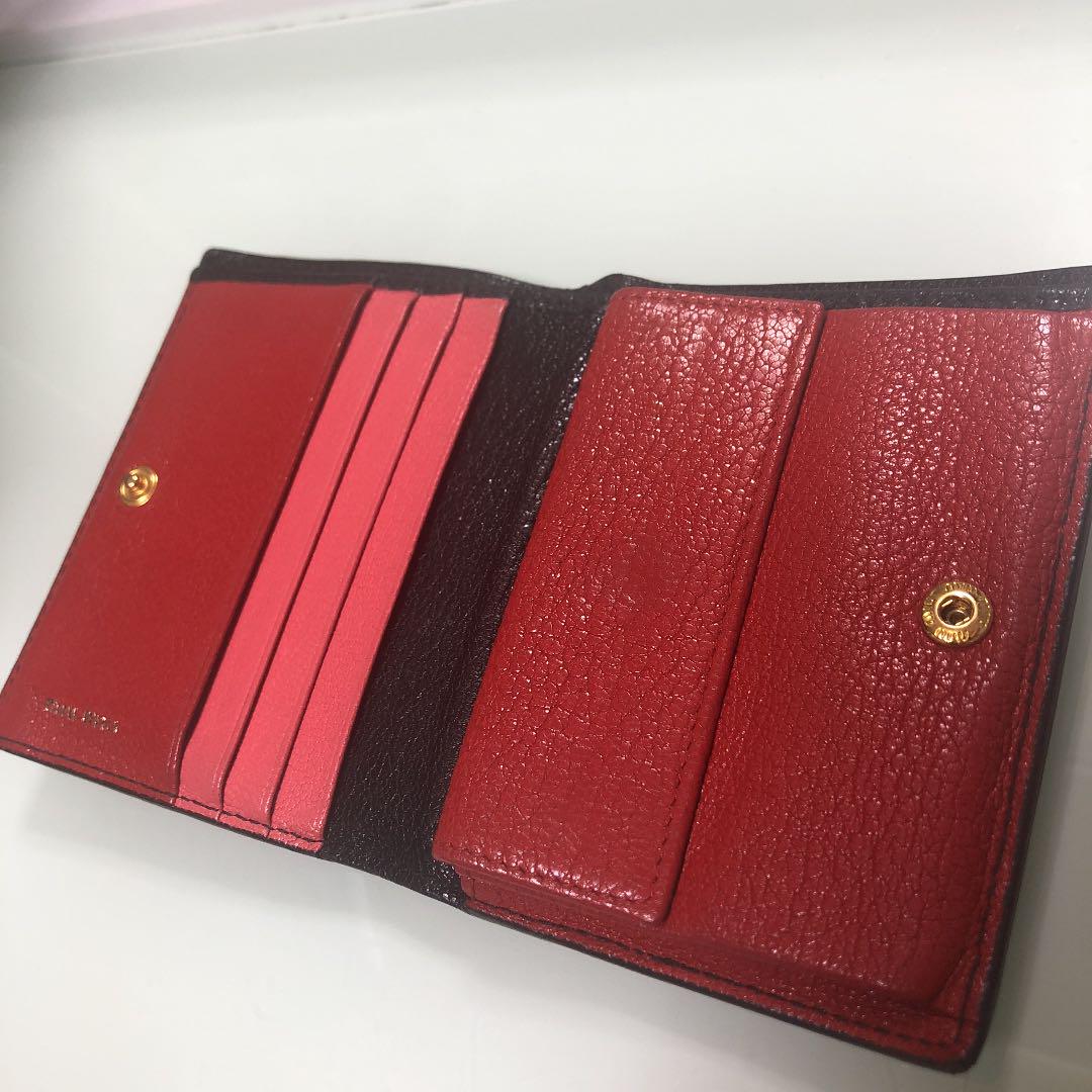 今ならほぼ即納! ブラック×レッド 二つ折り財布 miumiu 【最終値下げ ...