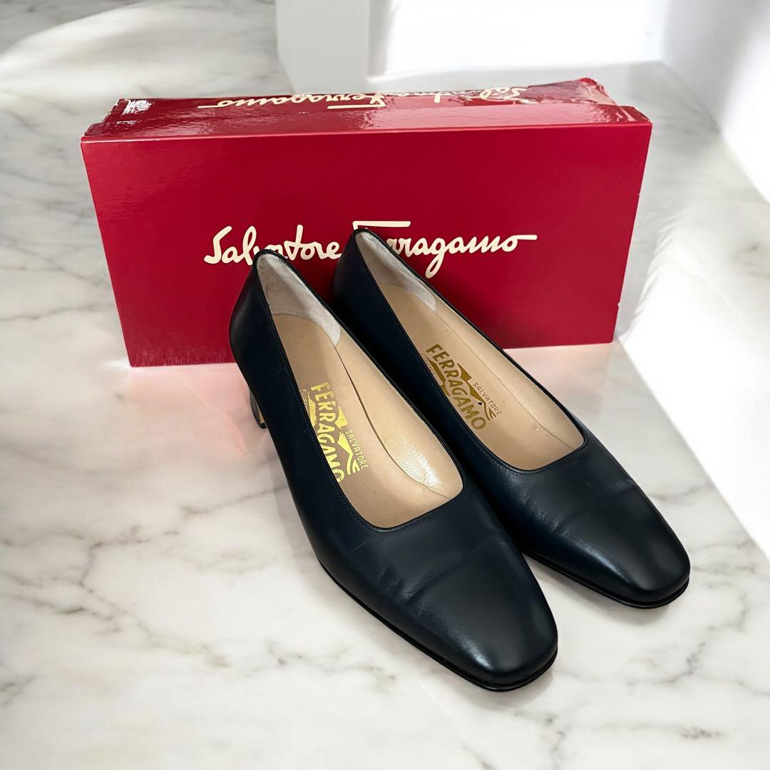 美品 ザルヴァトーレFerragamo パンプスブラック サイズ24センチ
