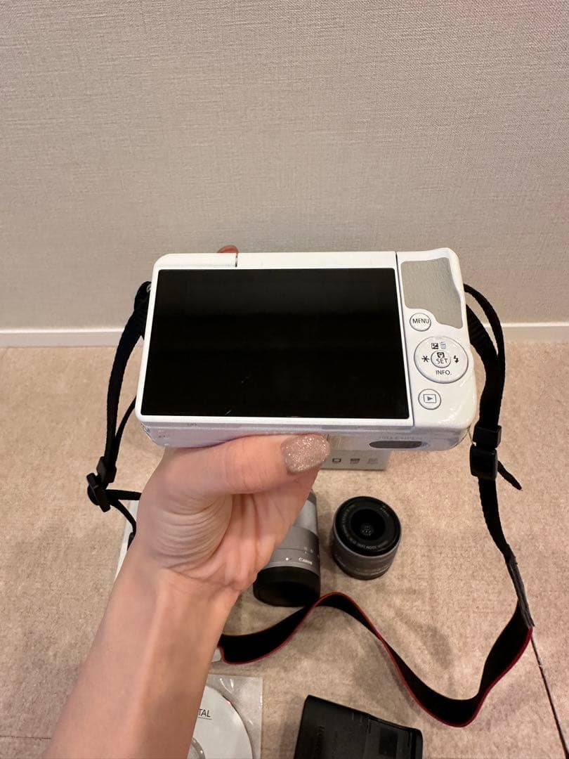 Canon EOS M10 Wズームキット WH EOS M10 Wズームキット クラス別