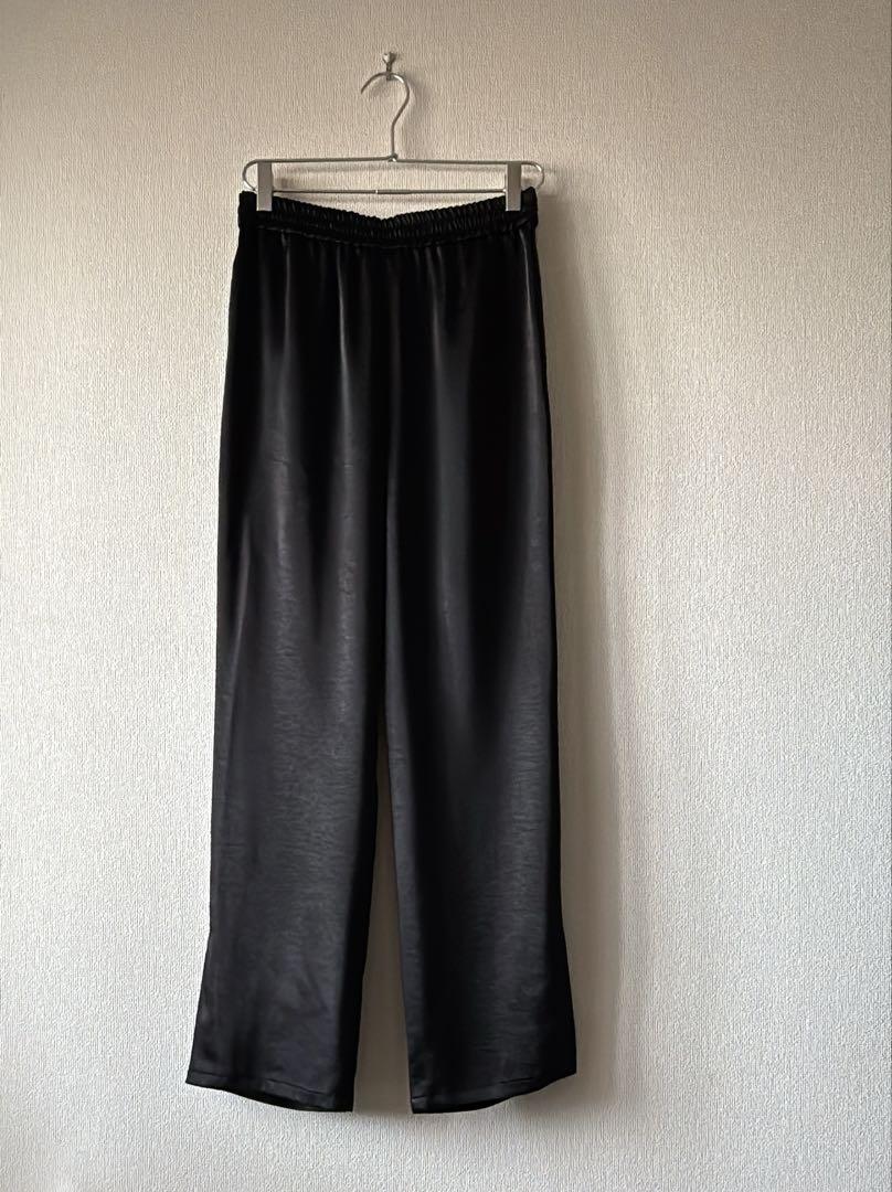 美品【ルージュヴィフ】 黒 サテンスリットイージーパンツ セレモニー とろみ