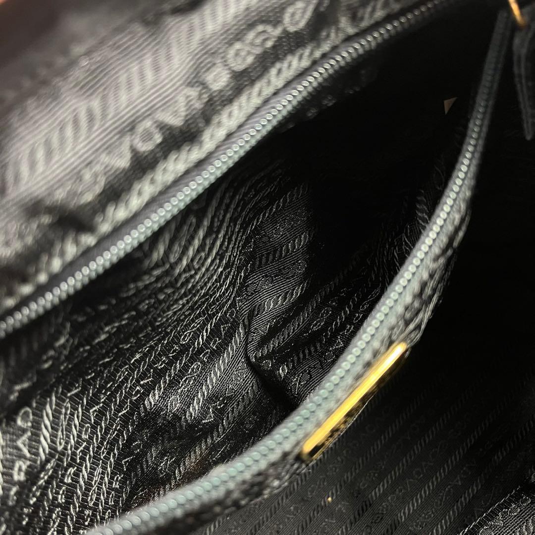 希少・美品 キルティング 三角ロゴ プラダ バックパック ナイロン リュック 黒 希少・美品 キルティング 三角ロゴ プラダ バックパック ナイロン リュック 黒